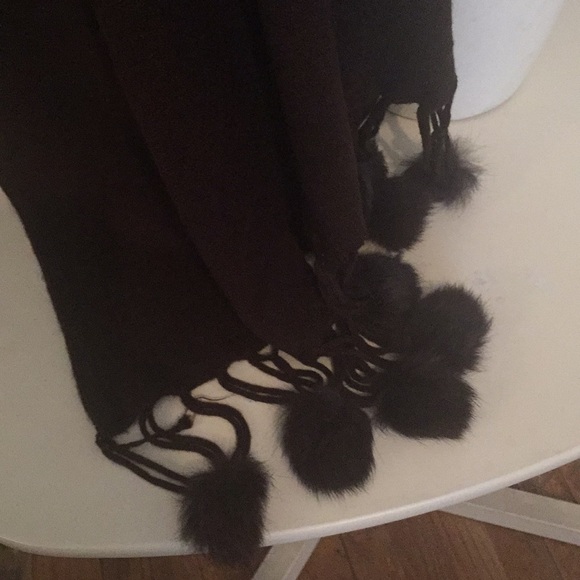 Beautiful wrap scarf in brown with Pom poms - Picture 3 of 5